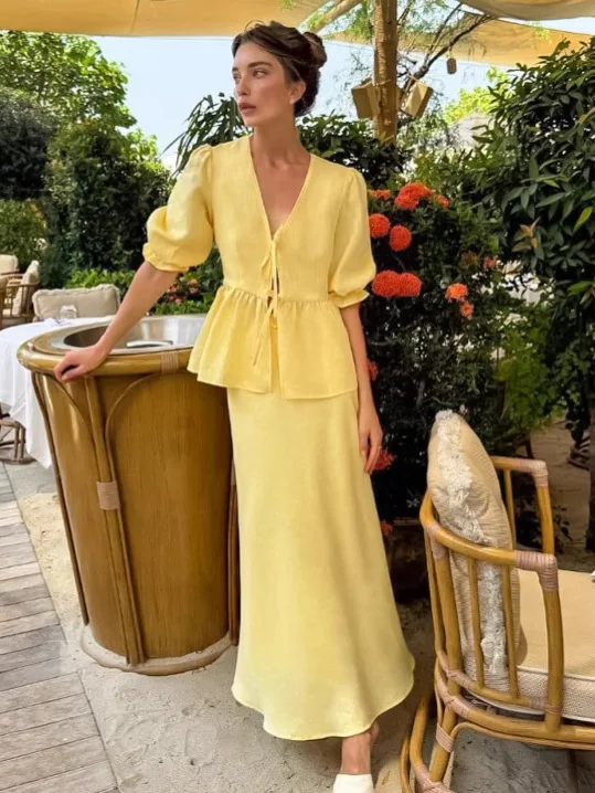 

Летний женский комплект 2026: модный топ с пышными рукавами и брюки из хлопка и льна, повседневный наряд для отпуска