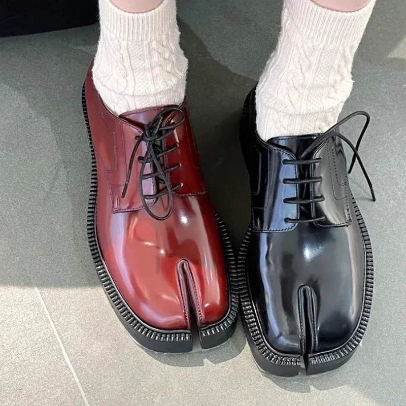 

Классические лоферы с раздельным носком, женские брендовые дизайнерские модные туфли на плоской подошве, мужская повседневная обувь Tabi Ninja на шнуровке, туфли-лодочки на массивной платформе Mujer 2025