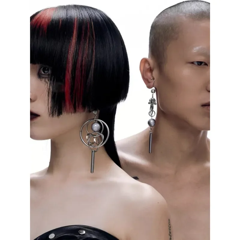 For original design futuristic feeling overweight industrial neutral punk wind titanium steel earrings