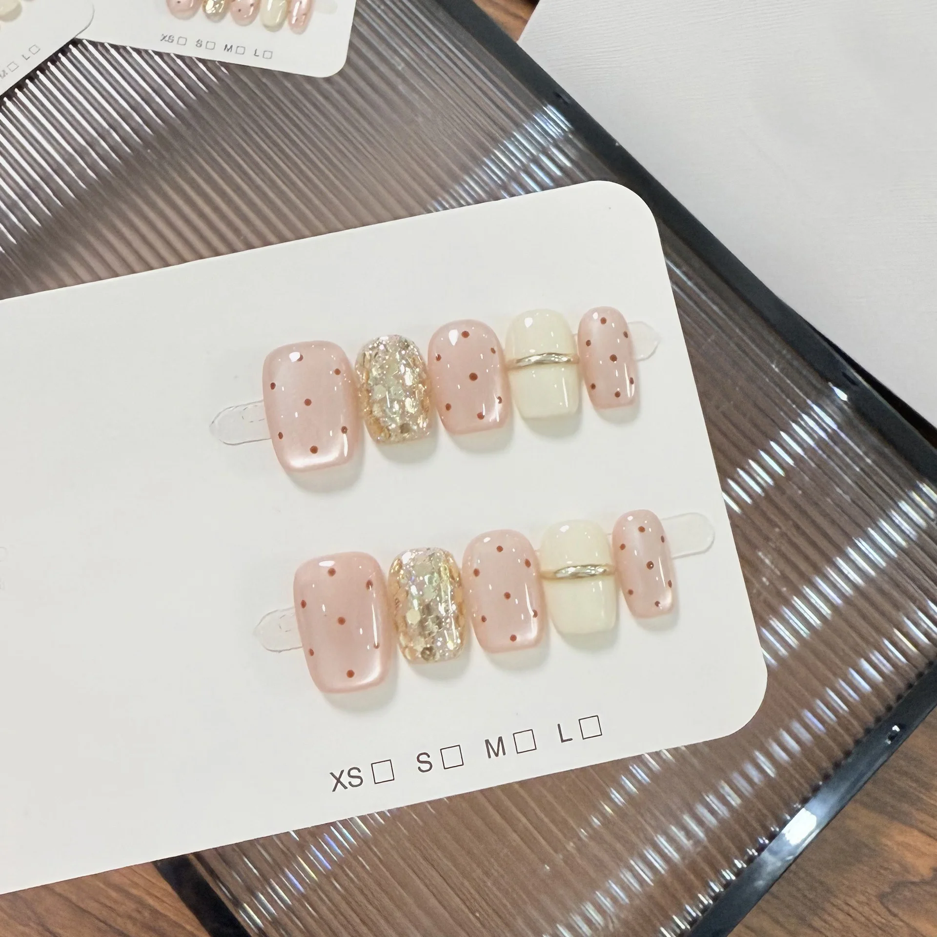 เล็บปลอมทำมือ 10 ชิ้น ประดับผงทอง ลายตาแมว ลูกปัดแก้ว ปิดเต็มเล็บ สำหรับผู้หญิงและเด็กผู้หญิง ถอดออกได้ สวมใส่ได้