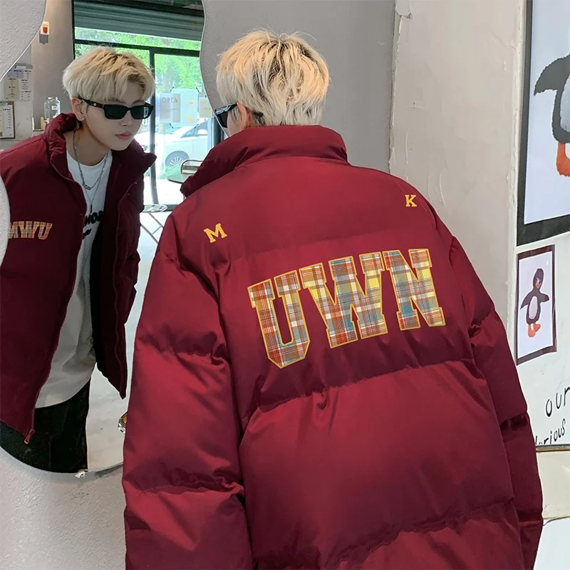 

Мужская хлопковая куртка Ankela: теплая, утепленная, в американском стиле, с принтованными надписями, прямого кроя, на молнии, с длинными рукавами.