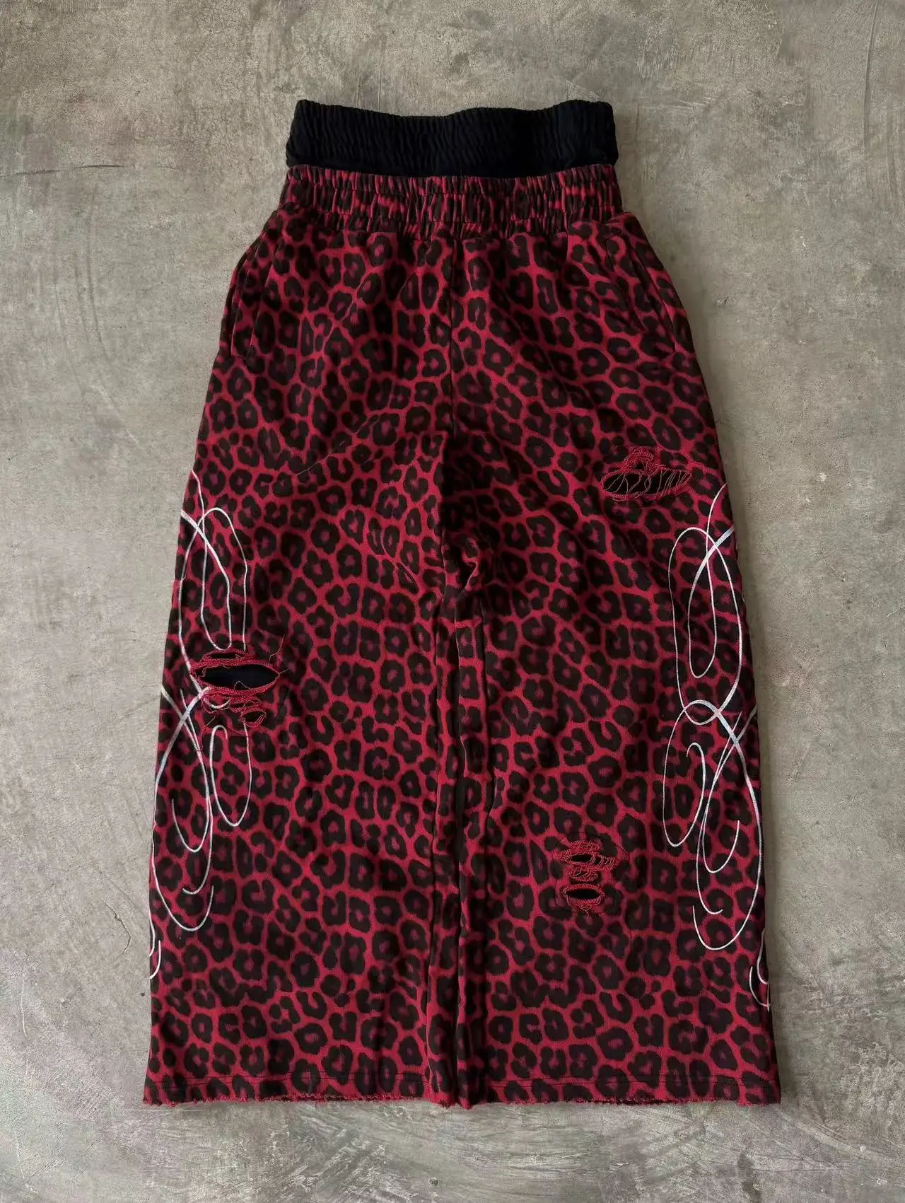 Calças Casuais Retro Americanas com Estampa de Leopardo Vermelho e Detalhes em Patchwork, Calças Largas para Homens e Mulhere...