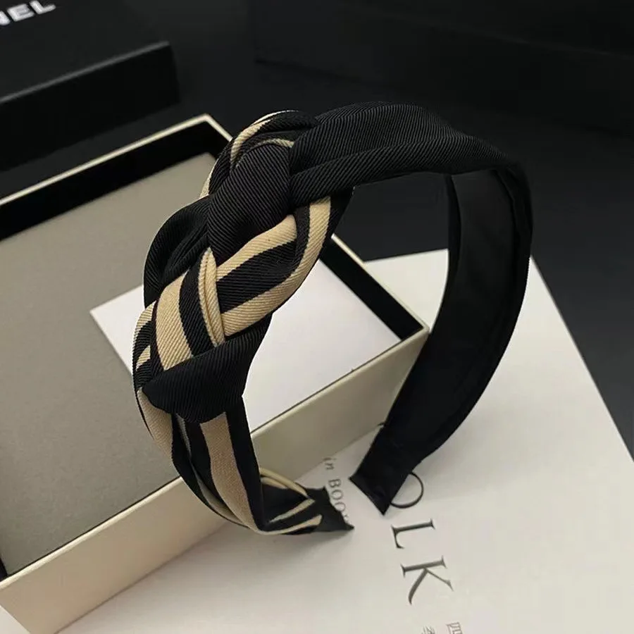 

Hand Braided Twist Headband Wide Edge Non-slip Hairband Women's Hair Accessories