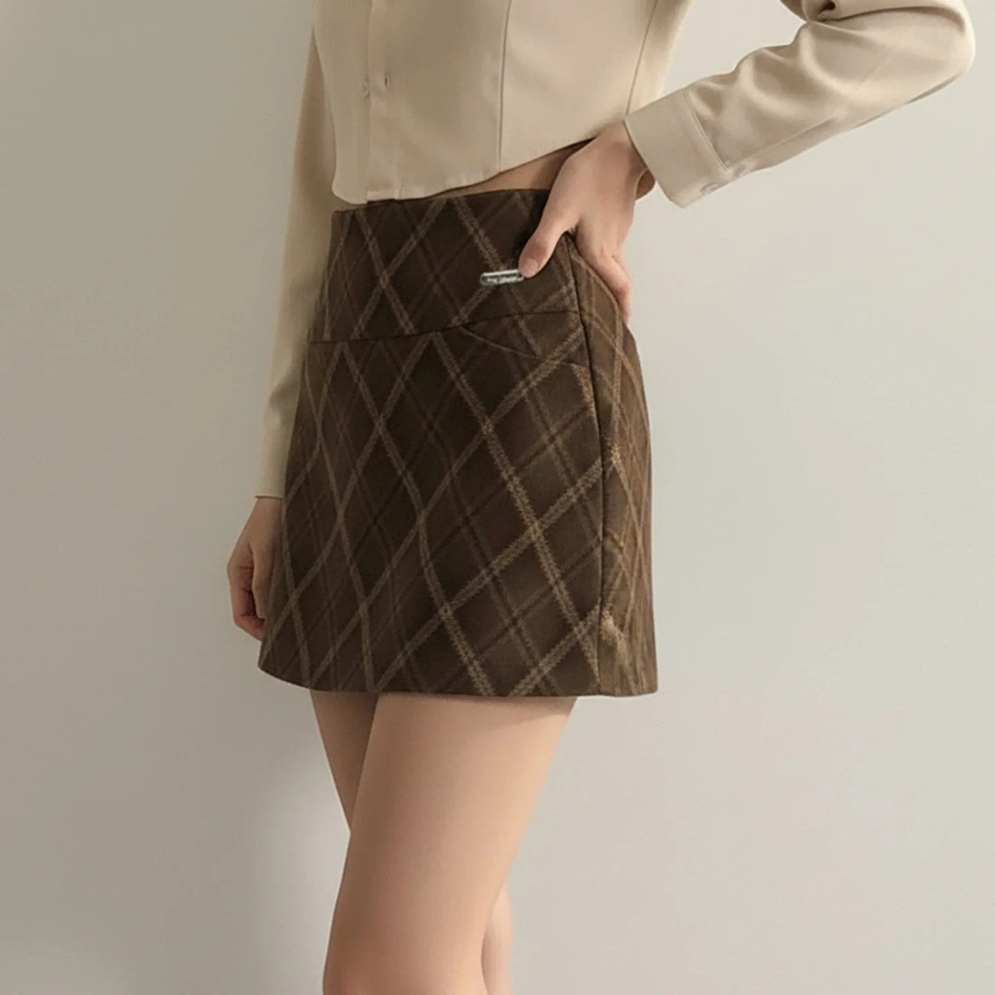 High-waisted Plaid Skirt Women's Autumn and Winter New Retro Plaid Hip Short Skirt A-shaped Skirt