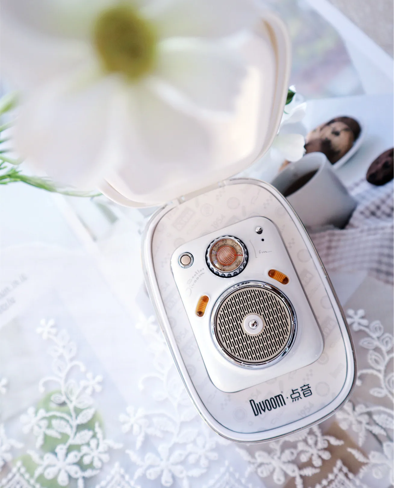 

Divoom Beetles Pearl White Mini Bluetooth Speaker FM Radio Outdoor Portable Smart Wireless Speaker TF Card Player Gift