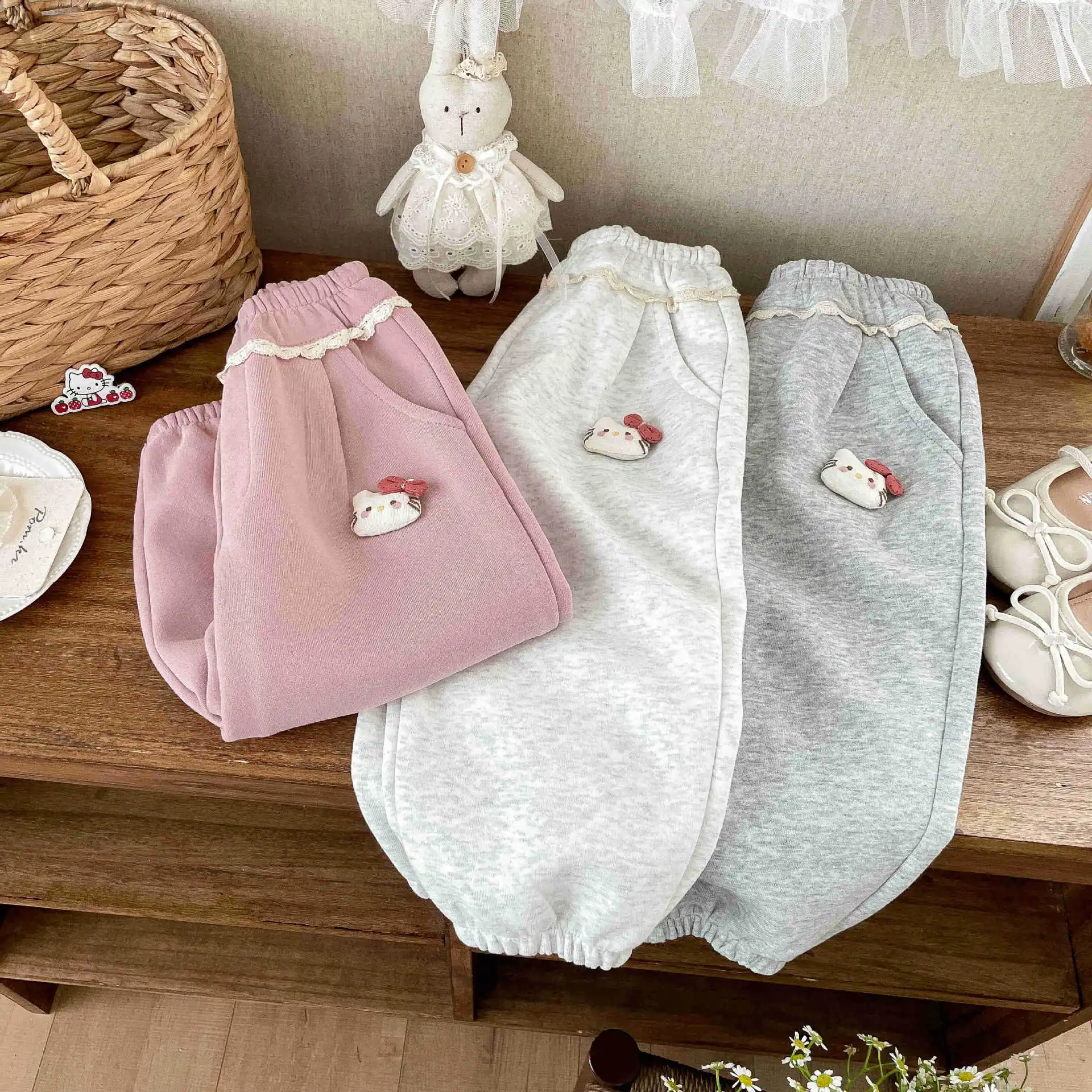 

Повседневные брюки Hello Kitty для девочек, шикарные кружевные спортивные штаны с эластичной резинкой на талии в корейском стиле, новые осенние свободные универсальные брюки