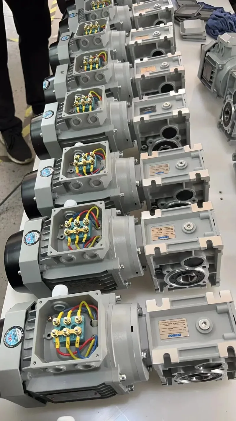 Factory Price Good Quality High Torque Hypoid Gearbox Gear Reducer Worm Gear Box