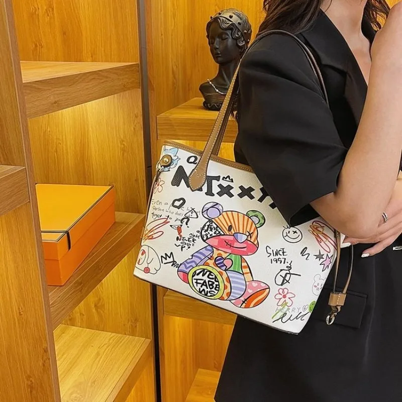 

Classy French Style Ladies Bag 2025 New Edition - High-End Creative Light Luxury Crossbody Bag for Fashionable Women