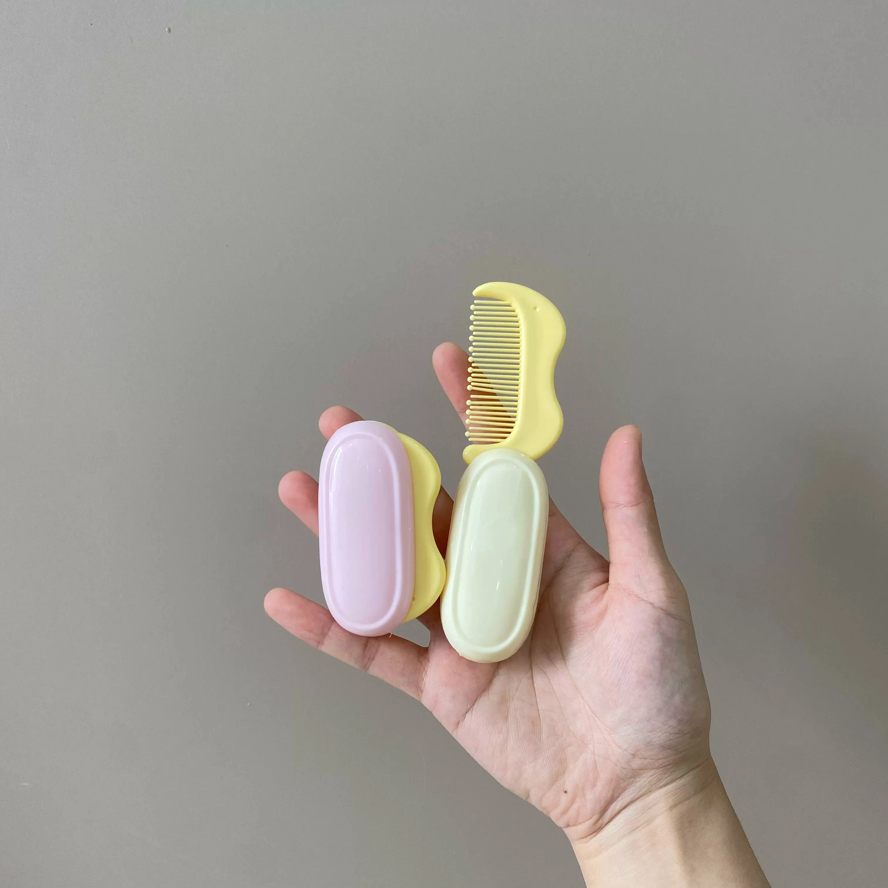 Mini Foldable 2-in-1 Hair Comb Portable Anti-Static Pocket Comb Wet Dry Use for Long Hair Travel Hairdressing Tool