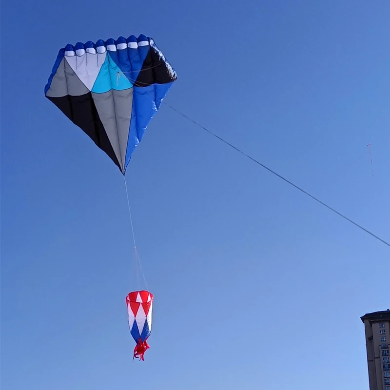 Kostenloser Versand 3 m blauer Diamant-Drachen, großer weicher Drachen, fliegend für Erwachsene, Nylon-Drachen, Windsäcke, Walk-in-Himmel, aufblasbarer Drachen-Fliege