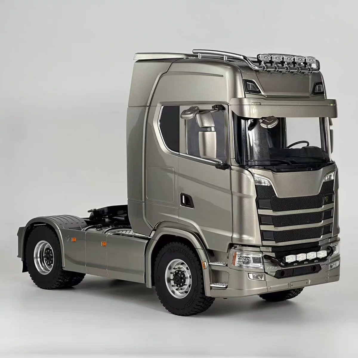 

1/14 радиоуправляемый тягач 770S, дифференциальные замки, 2-скоростная коробка передач, 4WD огни, звуки, грузовой автомобиль с дистанционным управлением для прицепа TAMIYA