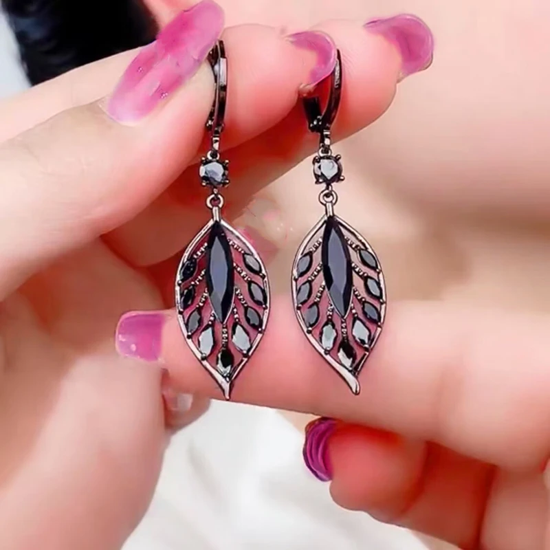 2023 New Fashion Trend Zircon Crystal Black Leaf Pendant Earrings for Women Unique Design Temperament Cool Girls Party Jewelry