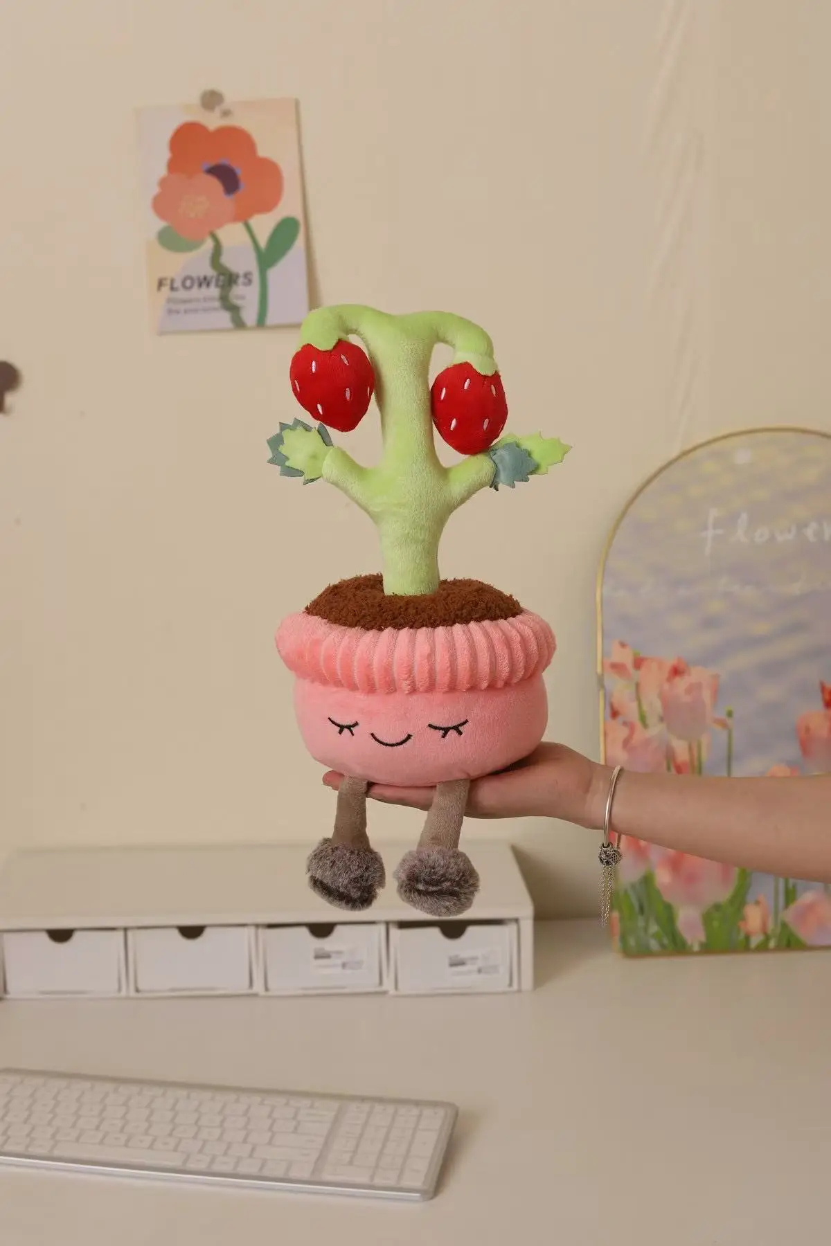 Jellycat's new strawberry potted stuffed plush toy figurine, cartoon anime cute, Thanksgiving gift for friends, fun doll