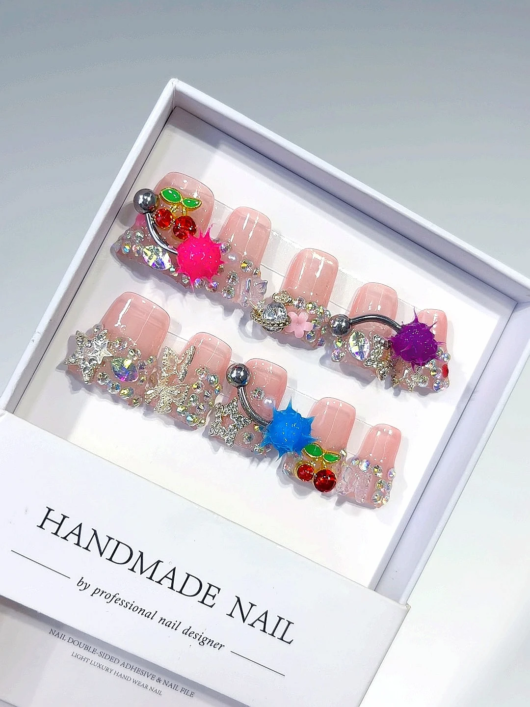 

Ногти пупка с маленькими бриллиантами в форме вишни, индивидуальный дизайн ногтей, модный маникюр (M112)