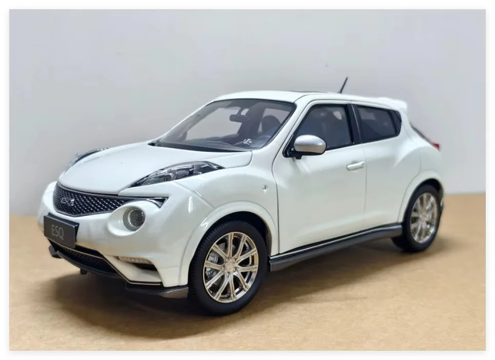 

Литая под давлением модель автомобиля из сплава 1:18: Оригинальный Infiniti ESQ 2015, Nissan Juke SUV. Статическая коллекционная модель для декора, подарок для автолюбителей. В наличии.