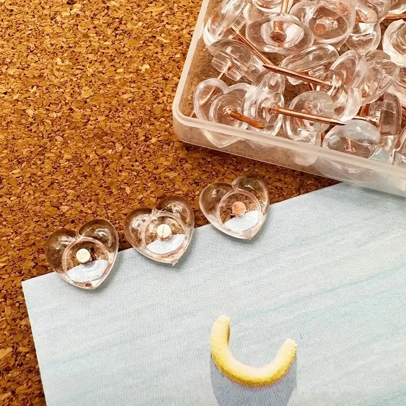 100 adet Şeffaf kalp şeklinde H şeklinde tırnak keçe yumuşak ahşap tahta fotoğraf duvarı Engelsiz basın itme pimi