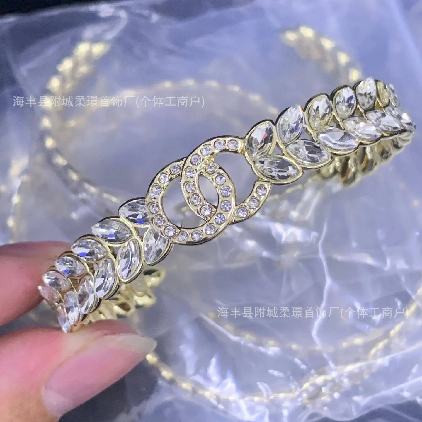 

Bracelet Fashion Temperament Celebrity Court Simple Bracelet Bracelet Versatile White