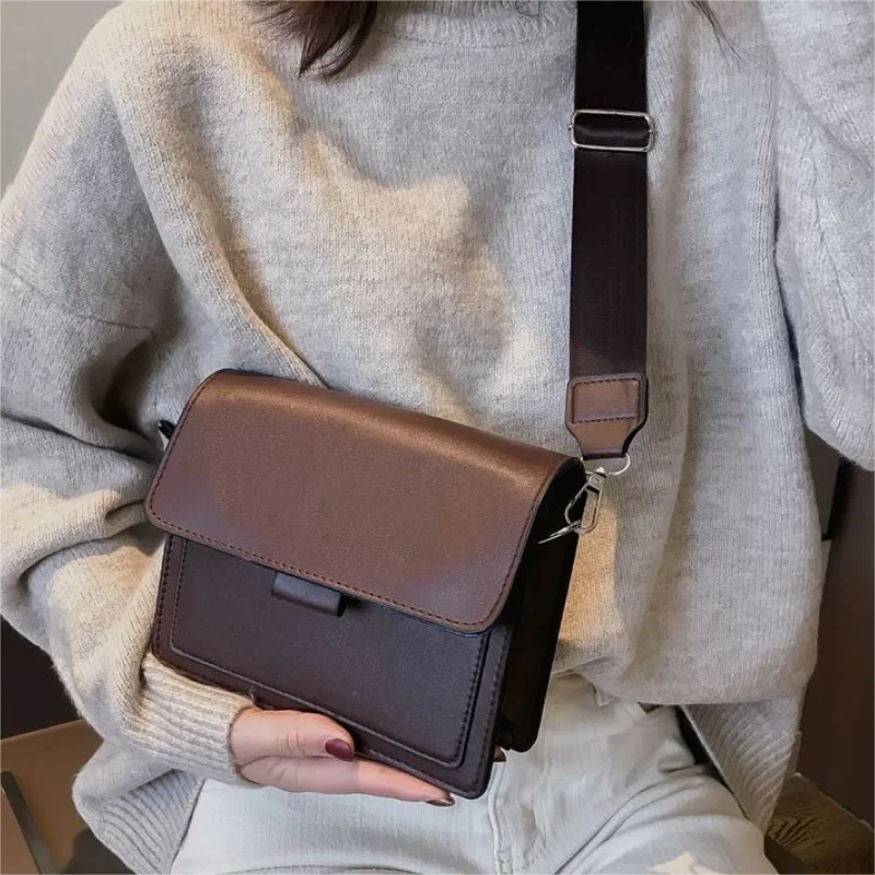 Ladies Messenger Bag Retro Casual Simple Crossbody Bags New Solid Color 2024 New Trendy Wide Shoulder Strap Small Square Bag