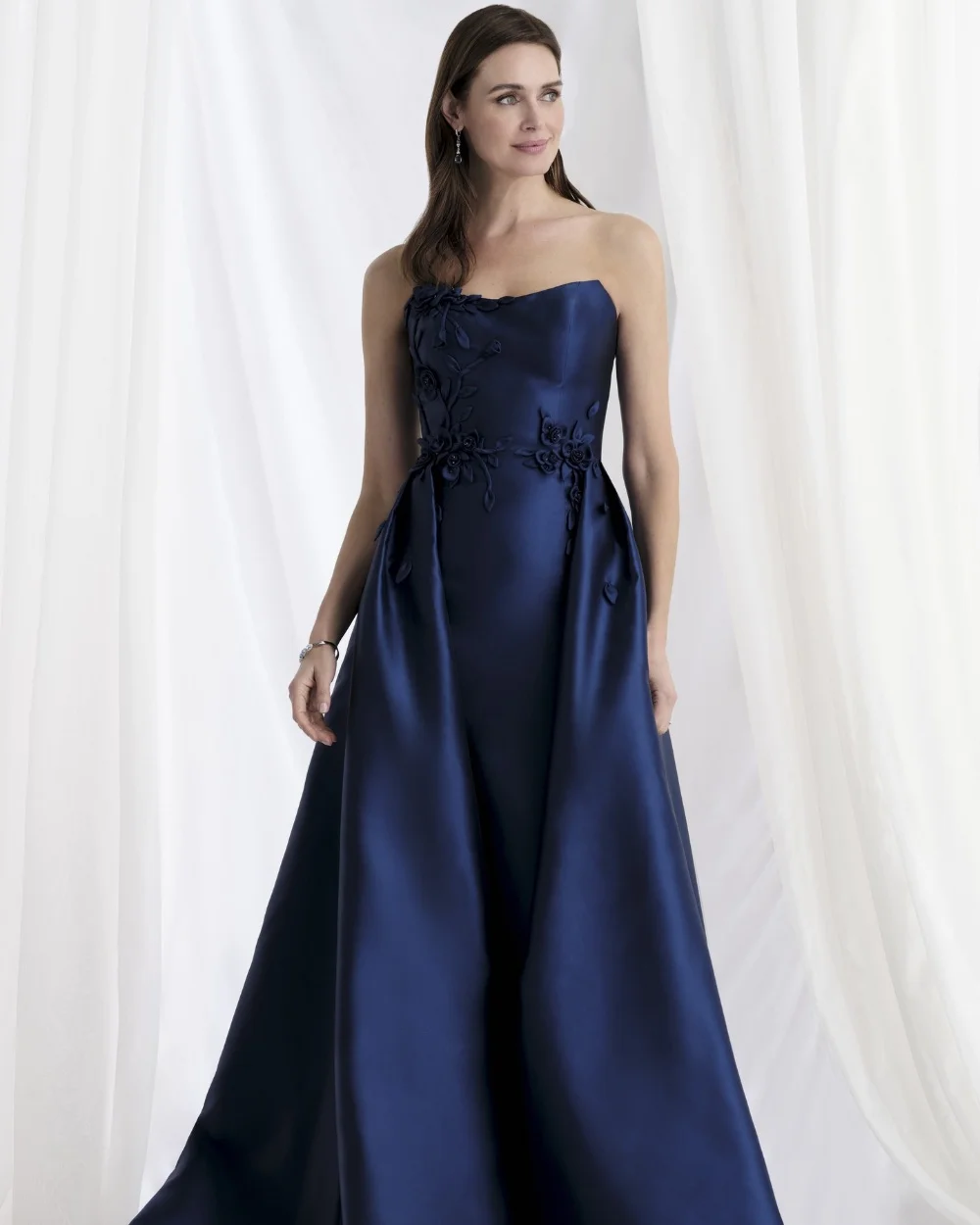 

Customized Sexy Fashion Handmade Flower Beading A-line Strapless Long Dresses Bespoke Occasion Dresses High Quality Classic