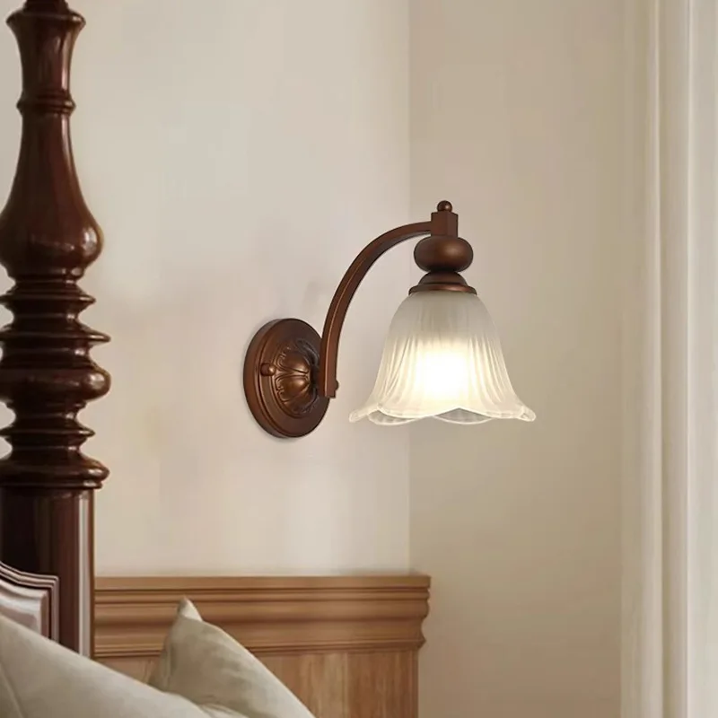 アメリカンレトロミッドセンチュリースタイルベッドサイドウォールランプリビングルーム寝室廊下壁ランプ素朴なアイアンアートガラス照明