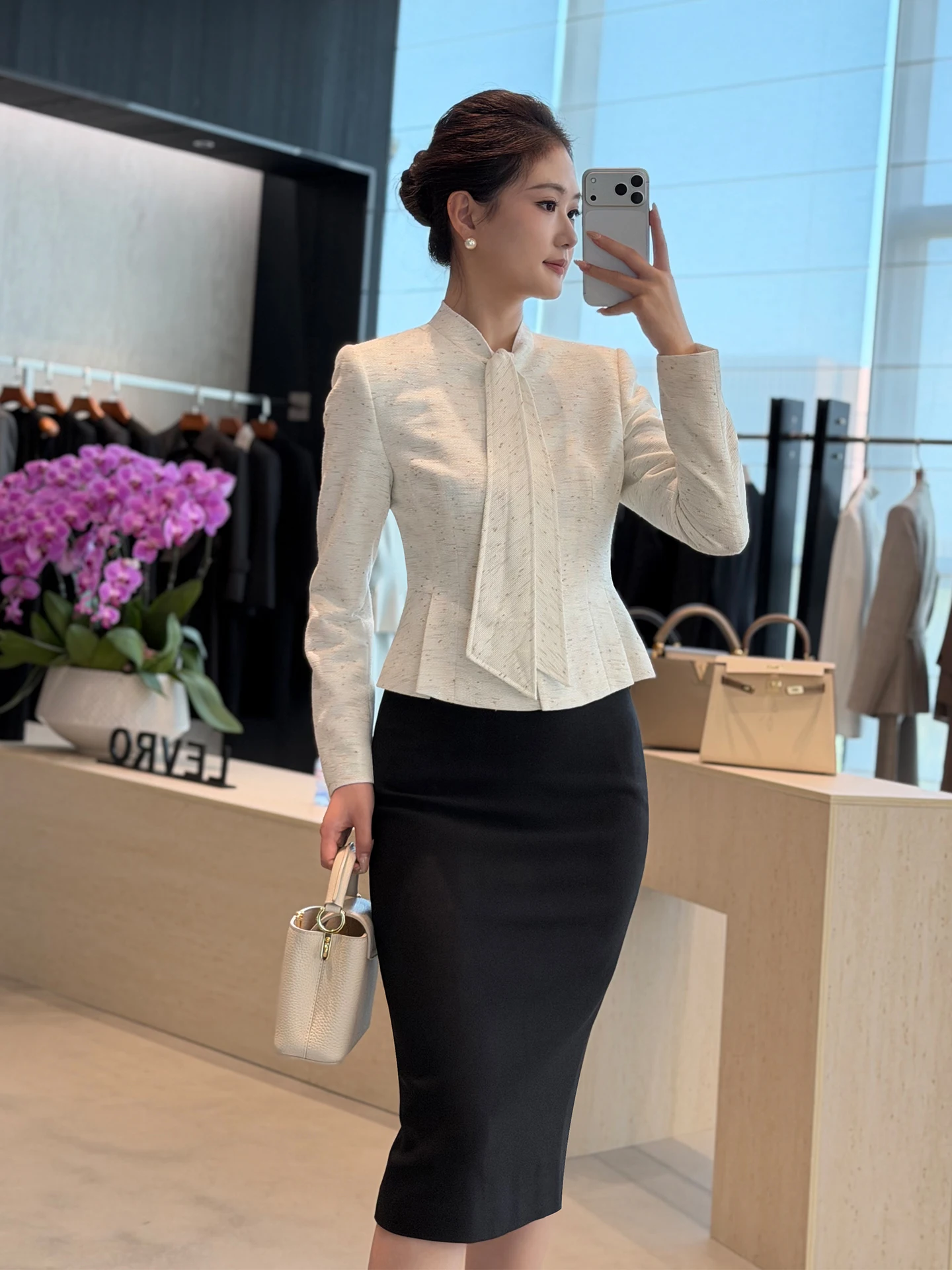 

Элегантный женский деловой костюм с длинным рукавом, приталенный, с завязками на талии и воротником-бантом, весна 2026, облегающий крой, полиэстер