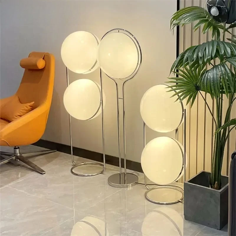 Garrault Delord Stehlampen aus verchromtem Metall mit weißer Acrylkugel, moderne nordische kreative LED-Leuchten für Wohnzimmer, Schlafzimmer, Heimdekoration