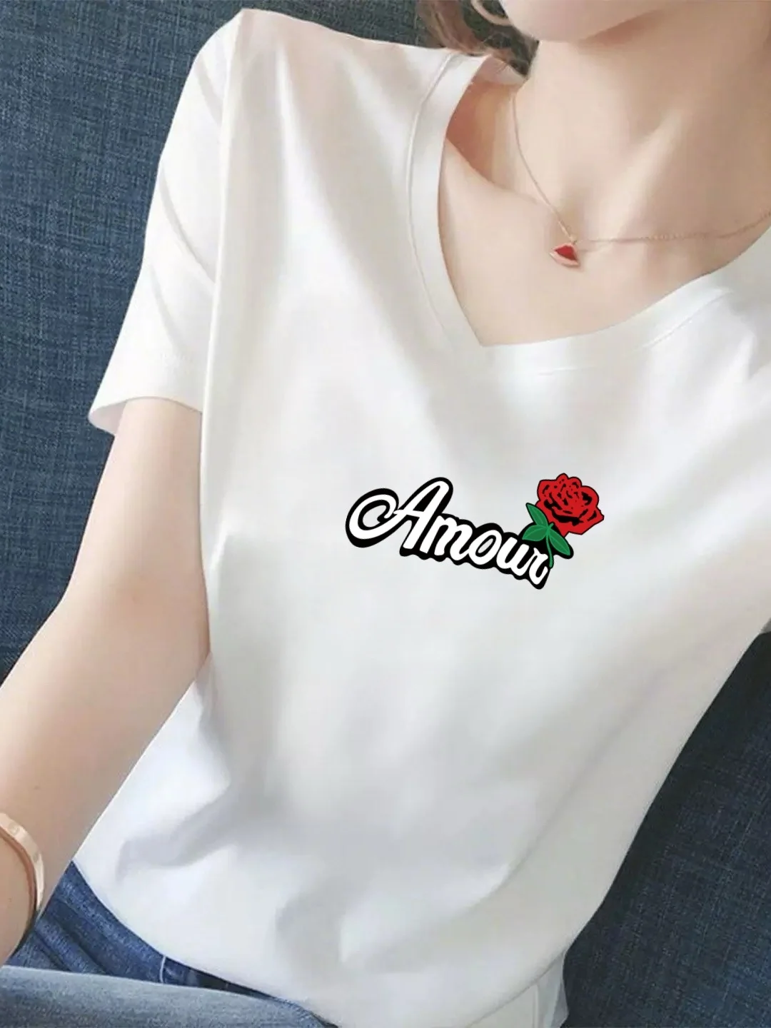 

White V-Neck Short Sleeve T-Shirt Women's Loose Rose Print Fashionable Casual Top Comfortable Standard Size Polyester Fiber