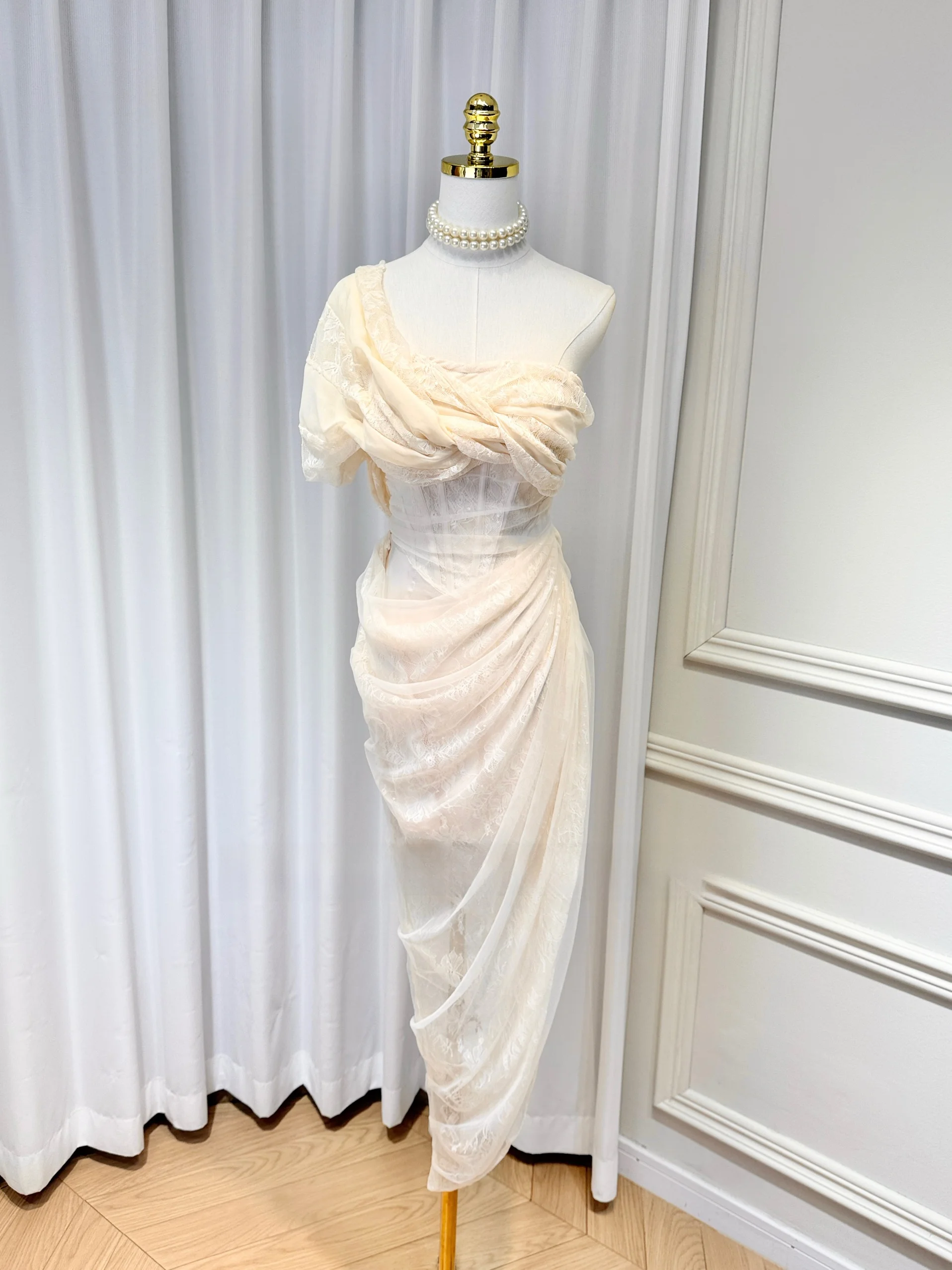 

Ele High-Waisted Lace Bustier Fibone Waist Cinching Slit Midi Dr Unique Design oulder Bared Pleated Knotted Gown