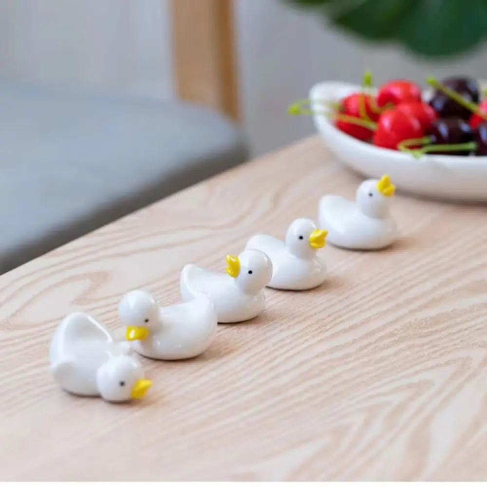 Creative Ceramic Chopstick Stand Cute Duck Shape Chopsticks Rest Mini Size Hand-painted Duck Chopstick Holder Living Room