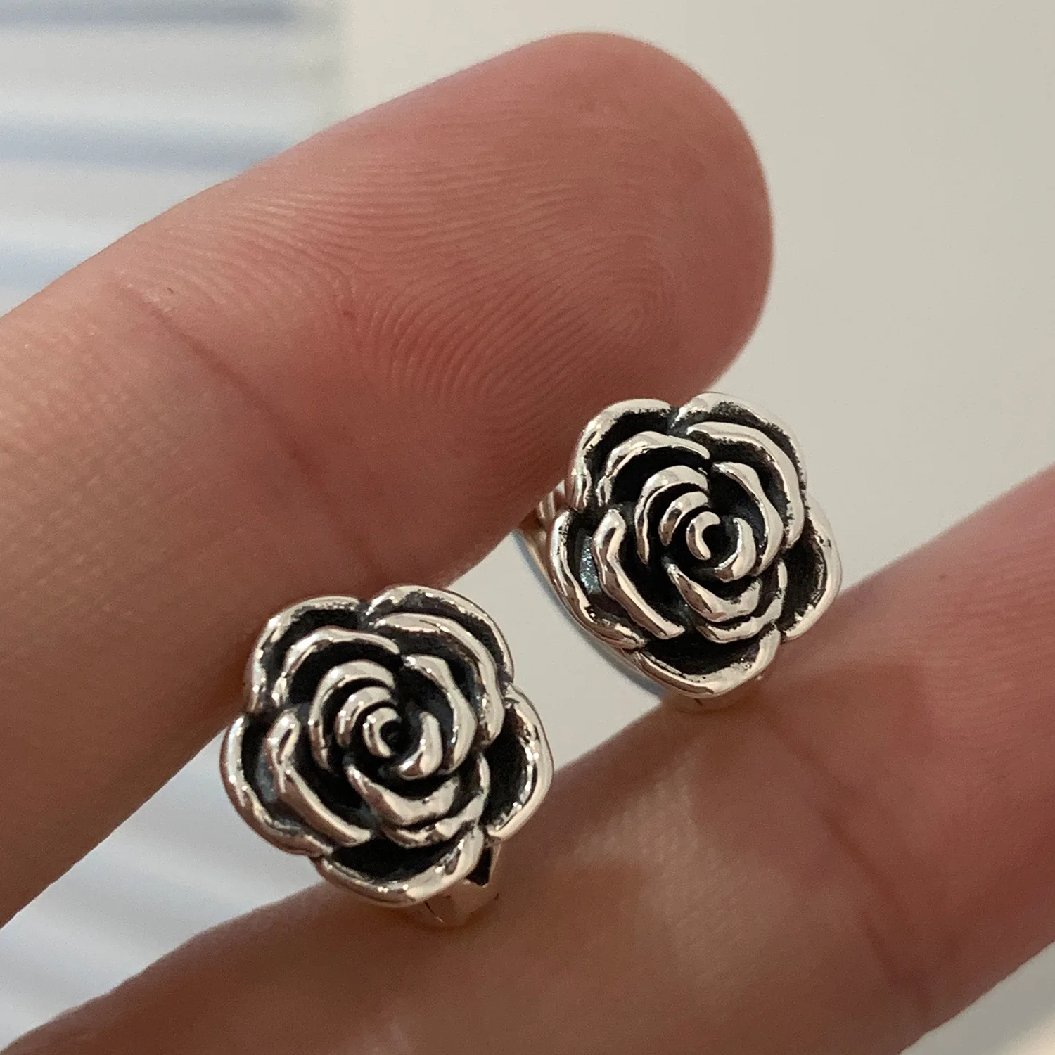 Foydjew 2022 Trend Personalized Retro Rose Flowers Camellia Earrings Ear Buckle Women\'s Design Thai Silver Hoop Earring