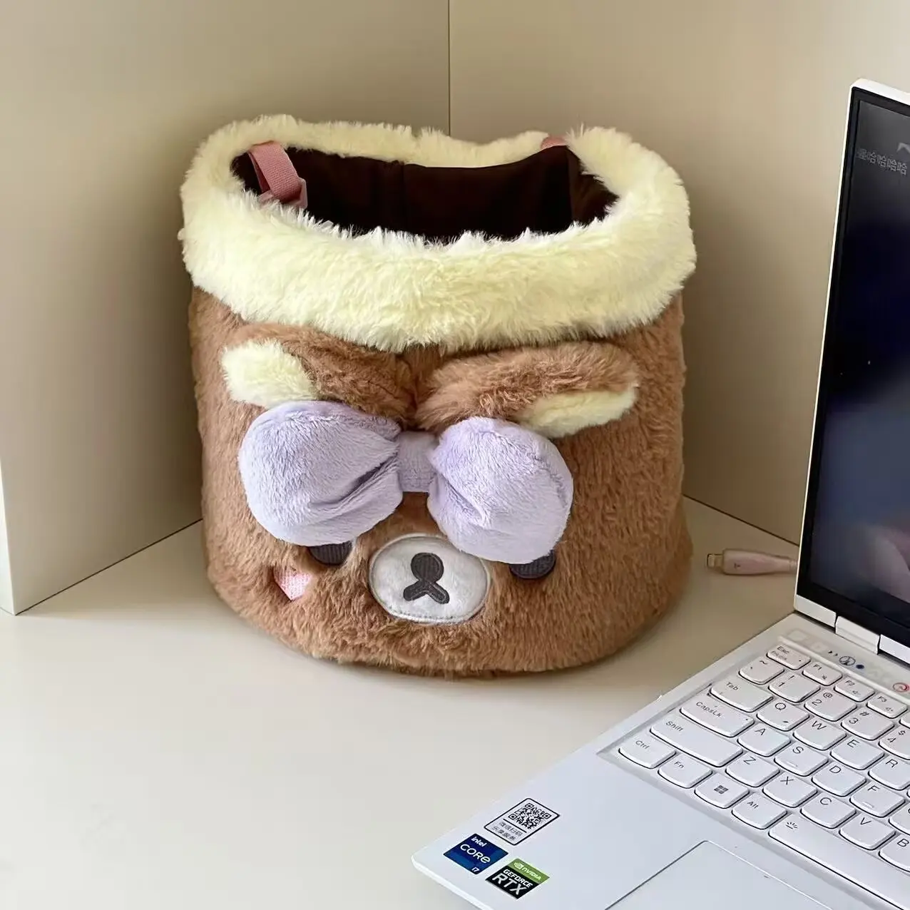 Rilakkuma Hängetasche für Schlafsaal – Süßer Korilakkuma Plüsch-Organizer, weicher Kawaii Caddy für Schreibtisch-Kosmetikaufbewahrung für Mädchen – Detail 9