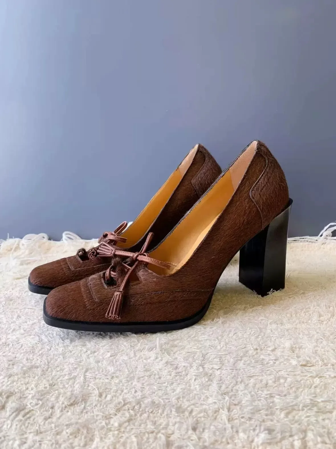 

Women's Brown Furry High Heel Pumps Tassel Bow Decor Round Toe Block Heel Fashion Party Evening Shoes Elegant Stylish Footwear