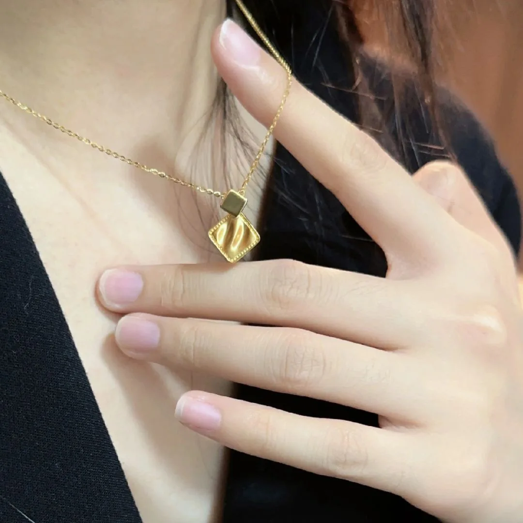 Retro geometric block pendant necklace women's simple Glossy charms high-end collar chain party banquet fine jewelry gifts