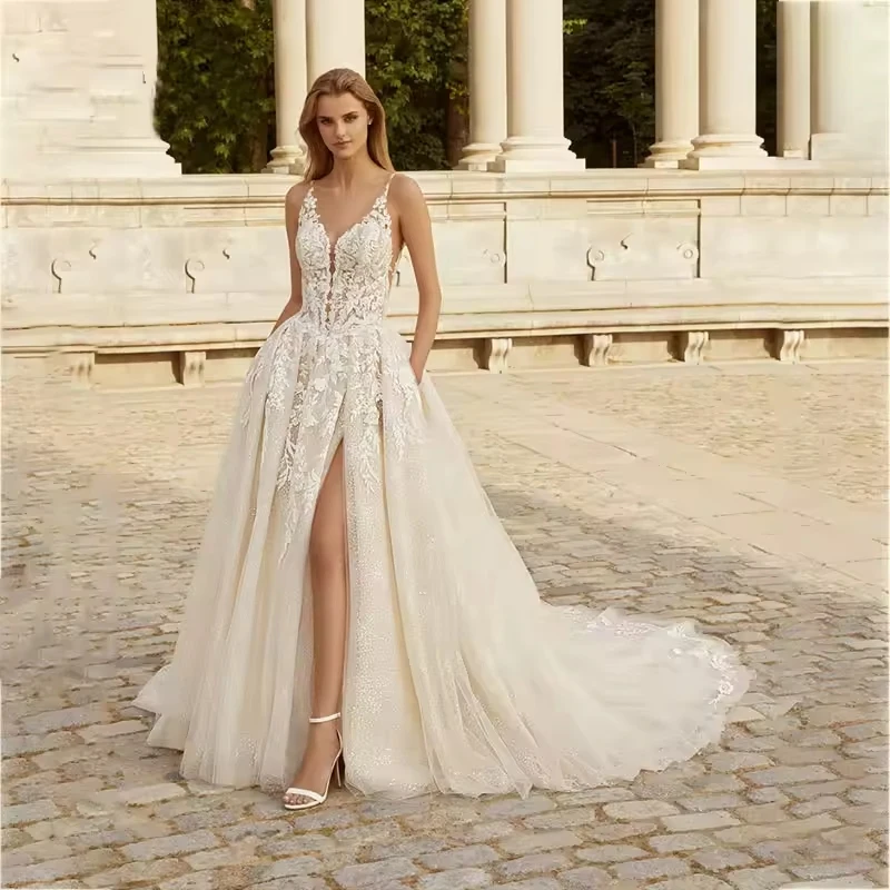 

Vintage Tulle Wedding Dresses Lace Applique Hollow V Neck Backless Spaghetti Strap Bridal Gown with Pocket