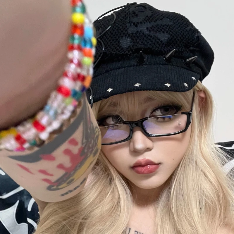 Y2K Harajuku القوطية لوليتا سبايكر الشيطان قبعات بيريه للنساء أربعة مواسم Steampunk فتاة معدنية الشرير حاد مسمار قبعة الزخرفية