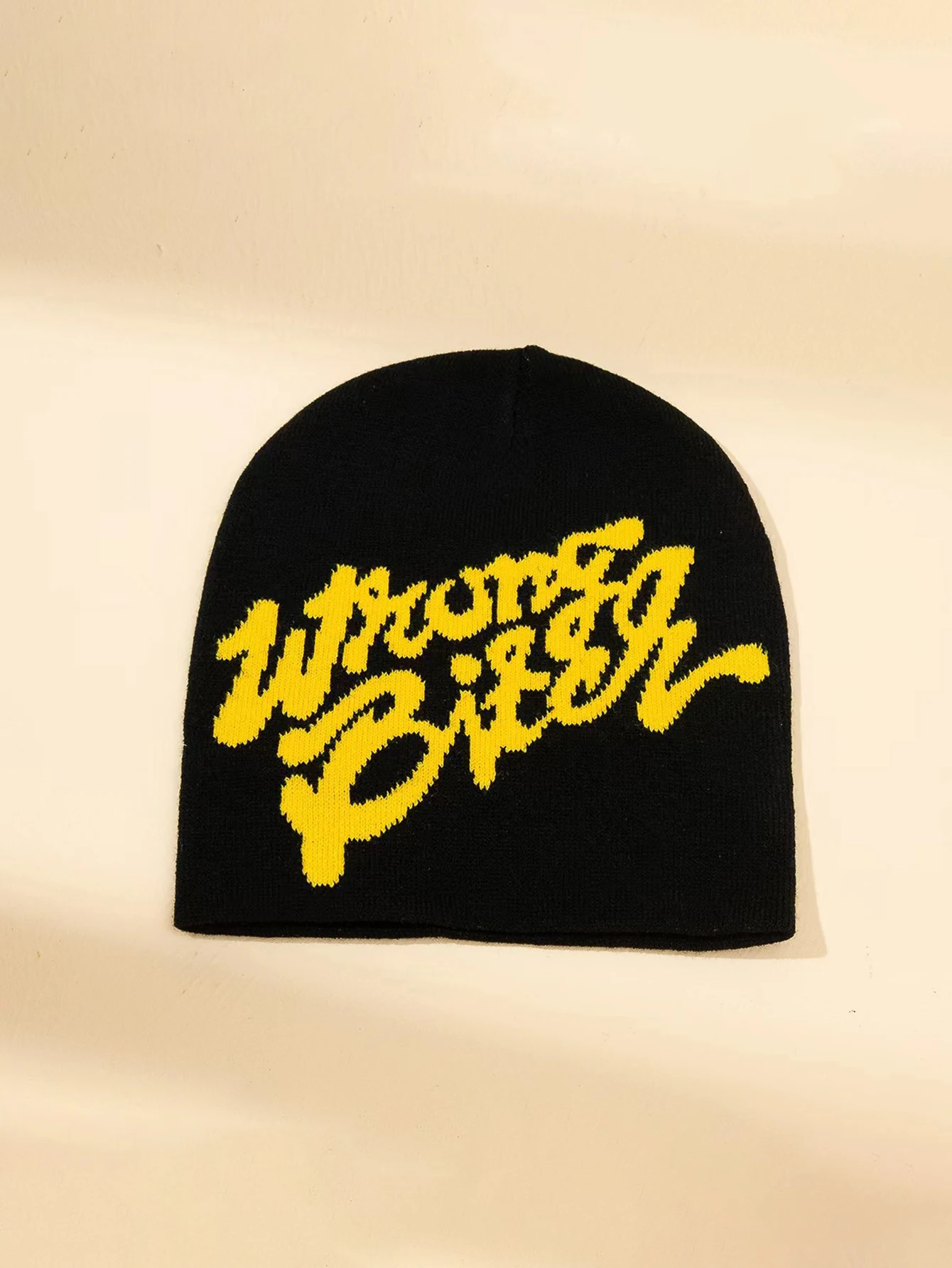 1 Piece of Women\'s Fashionable Jacquard Small Letters Wrong Knitted Hat Suitable for Autumn and Winter Warm Daily Travel Wear