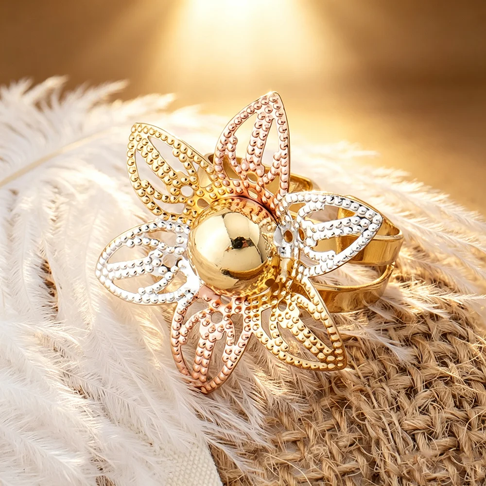 Luxuriöses zweifarbiges, hohles, floral vergoldetes 4-teiliges Schmuckset aus Dubai, afrikanische Halskette, Ohrringe, Armreif, Ring, Brautgeschenk für die Hochzeit. – Detail 6