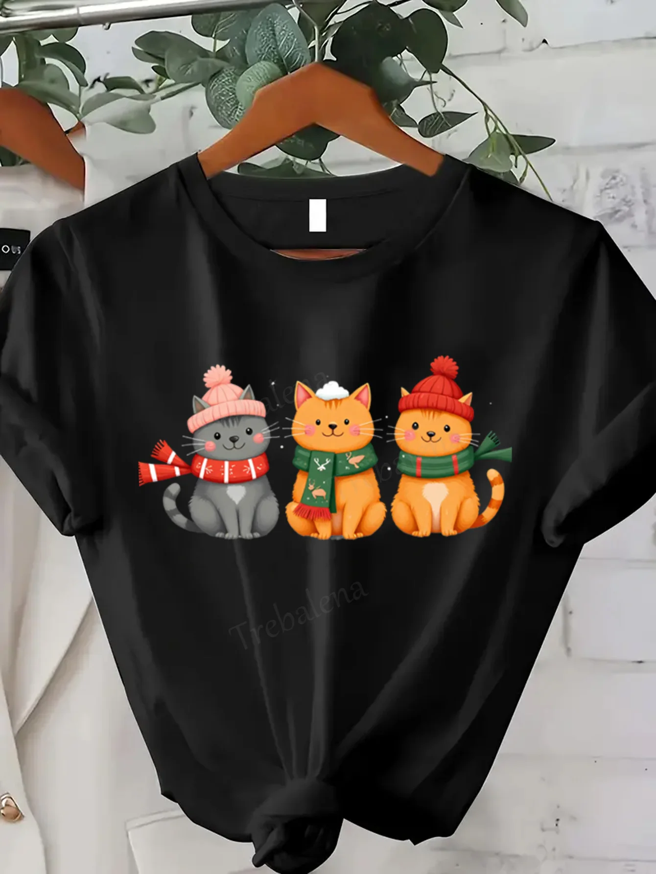 

Women T-shirt Cute Christmas Cats T-Shirt for Women, Festive Holiday Style