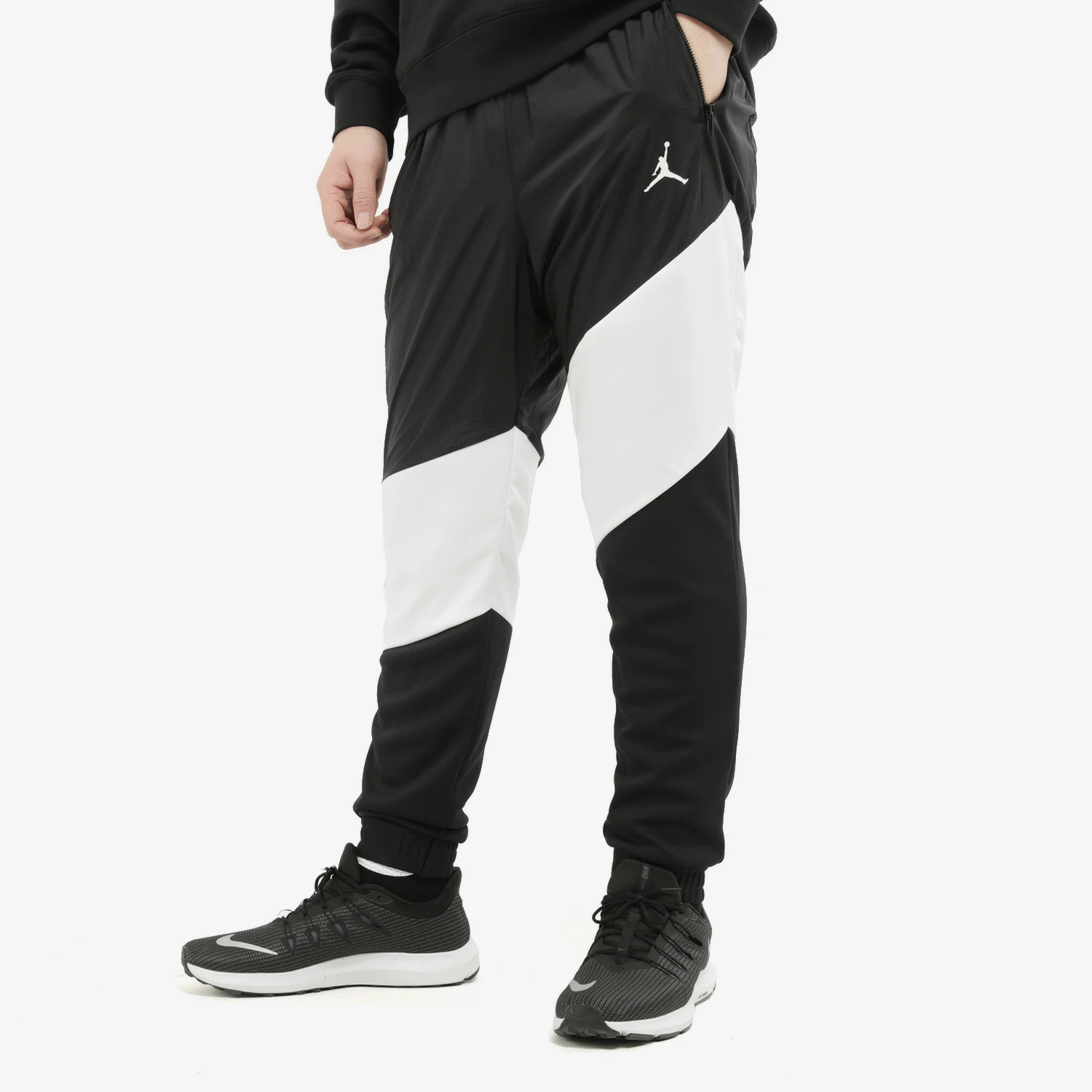 Nike Authentic Current Season New Men's Black and White Patched Sports Knit Long Pants CI7922-010