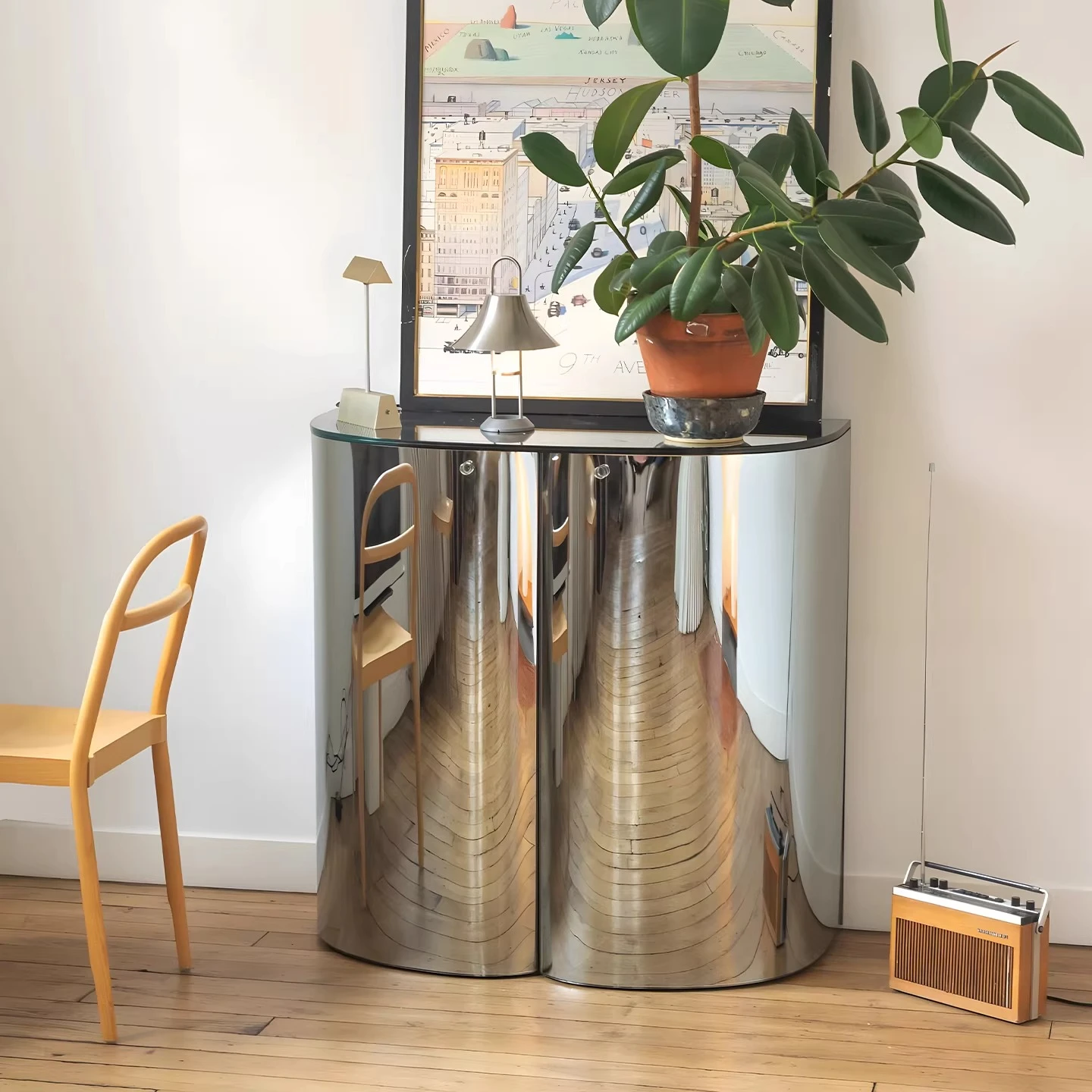 

Итальянский минималистичный стеклянный шкаф в стиле лёгкой роскоши для гостиной, прихожей или кладовой.