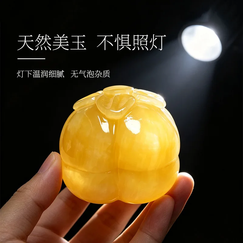 Beige jade persimmon hand-held ornament, a jade piece for men and women to carry, symbolizing good fortune and smoothness in all