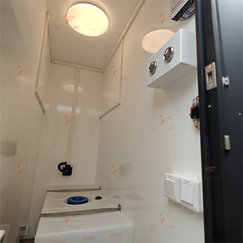 Cabina doccia con porta scorrevole per rimorchio per WC con doccia mobile moderna e premium per cantieri di costruzione all'aperto