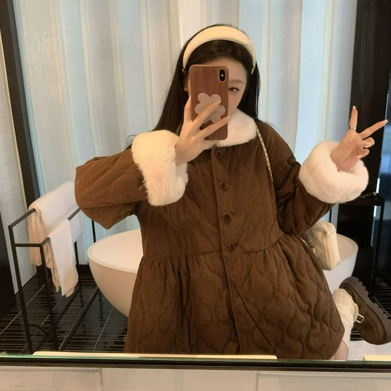 

2026 Winter Fashion High-end Style Youthful Slimming Versatile Coffee-colored Loose Corduroy Fleece Sleeve Warm Jacket for Women