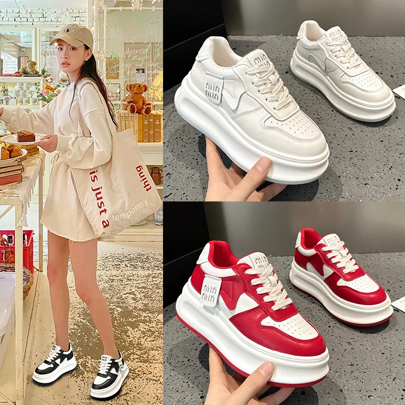 

Повседневная обувь из натуральной кожи с бисквитом на толстой подошве, повседневные белые туфли для женщин, увеличивающие рост, 2025 г.