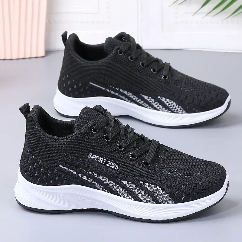 Spring and Autumn New Flat-bottomed Mesh Sports Shoes Casual Soft-soled Wear-resistant and Lightweight Running Women\'s Shoes