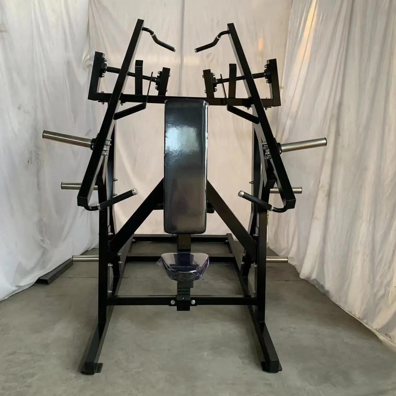 

Тренажер для развития мышц груди и спины: Iso-Lateral Seated Chest Press / Lat Pull Down (с использованием дисковых нагрузок)