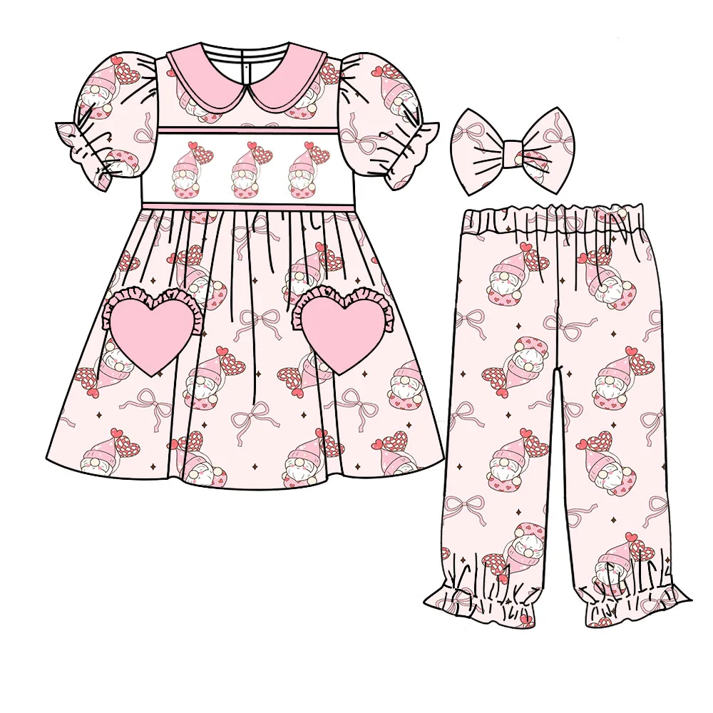 

Топ с объемными рукавами и принтами в виде сердца и мультфильмов для девочек на День святого Валентина, брюки, соответствующий бутик-набор с повязкой на голову с бантом