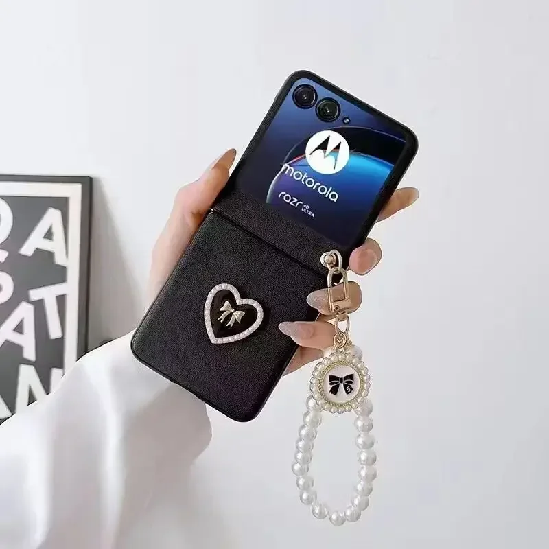 Luxury Pearl Bracelet Leather Phone Case For Motorola Moto Razr 60Pro Razr 60Ultra Razr40 Ultra 50Ultra Razr 2023 2024 2025 Plus