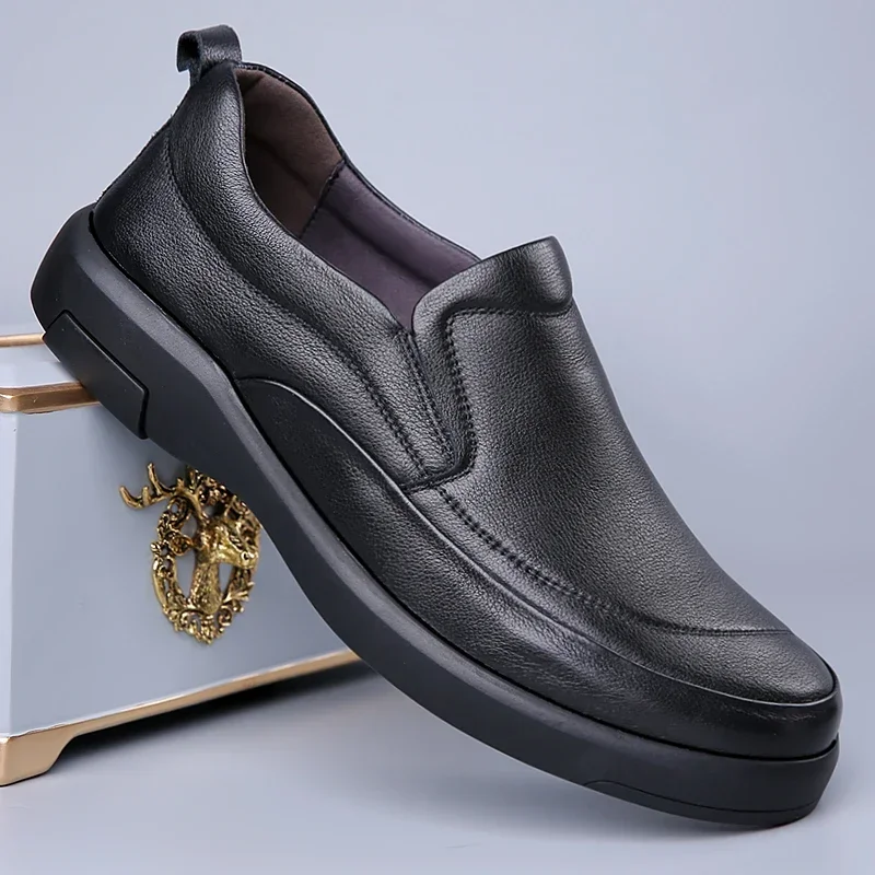 2025New جودة عالية الرجال تنفس أحذية خفيفة بدون كعب موضة جلد عادية كل مباراة سطح ناعم كسول الأحذية في الهواء الطلق حذاء رسمي