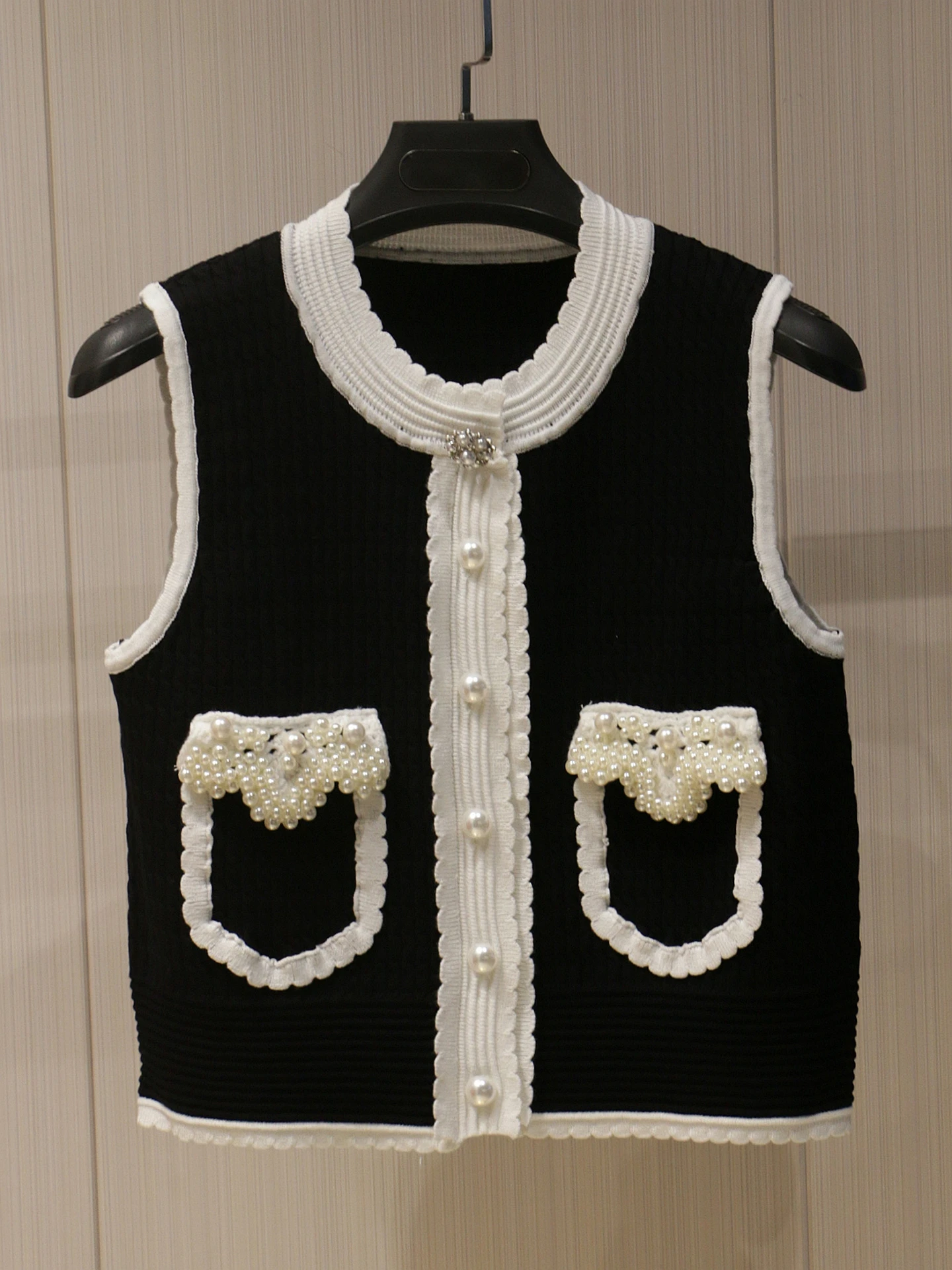 

Pearl Decorated Bla White Contrast Color round Ne Svel Knitted Open Cardigan Vest Top Summer New Arrival Women's Fa...